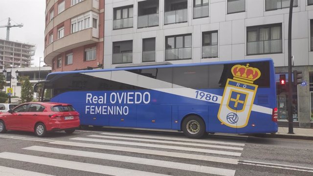 Autobús del Real Oviedo Femenino, fútbol femenino, deporte femenino