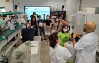 La UJA imparte talleres sobre cuidados de Enfermería y microbiología a alumnado con necesidades educativas especiales