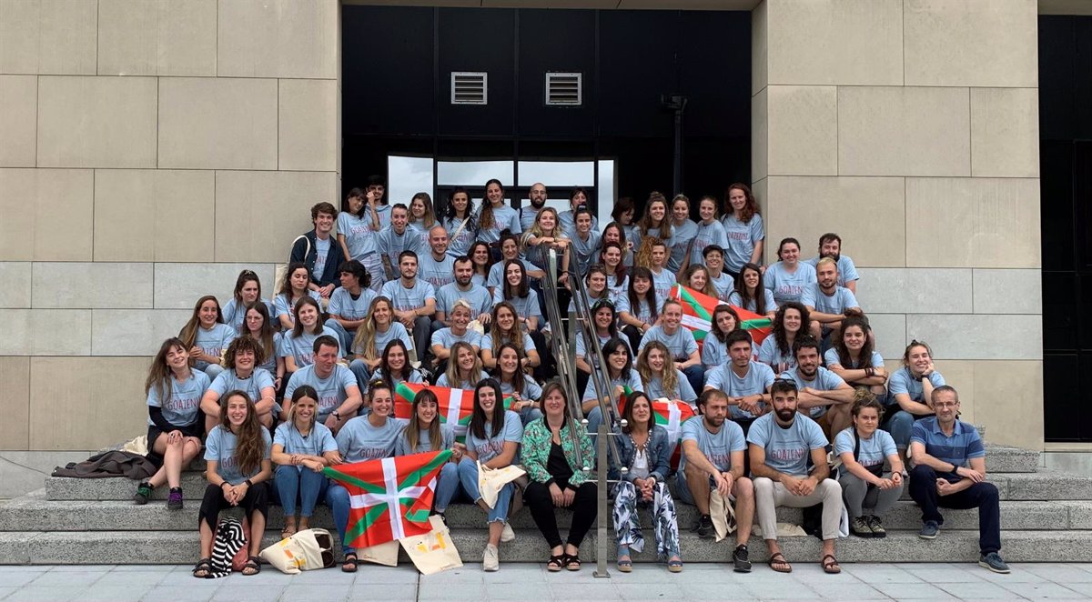 82 young Basques who will volunteer to cooperate in Africa and America receive documents