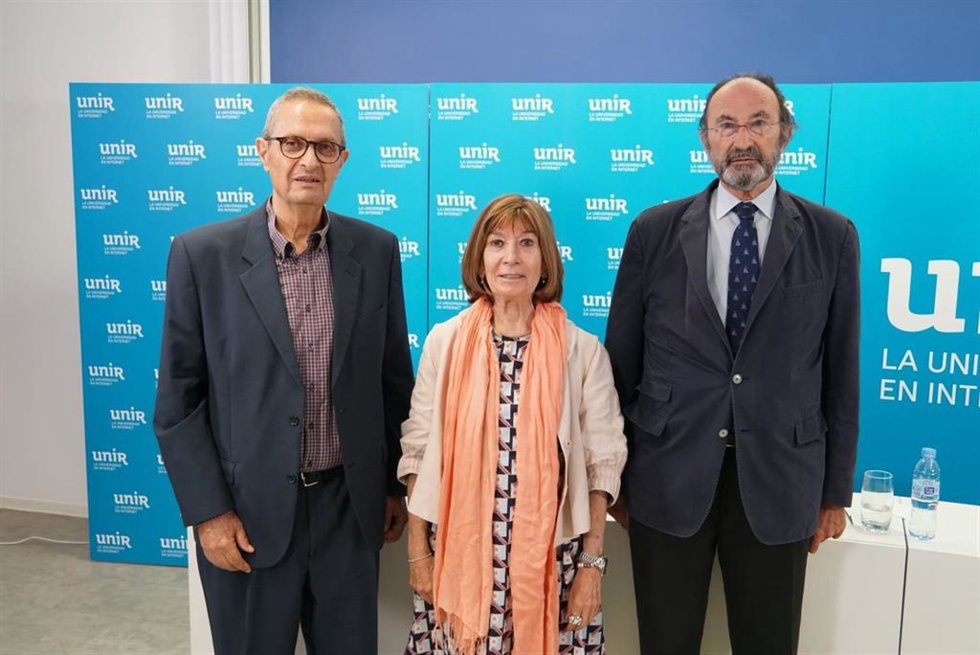 Seminario 'Las migraciones en el mundo',  con los catedráticos Joaquín Arango, Carlota Solé y Emilio Lamo de Espinosa