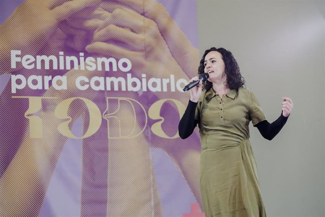 Archivo - La responsable de Igualdad de IU, Clara Alonso, interviene en el acto 'Feminismo para cambiarlo todo', en el centro MEEU (Madrid Exposiciones y Eventos Urbanos), en la Estación de Chamartín, a 6 de marzo de 2022, en Madrid (España). 