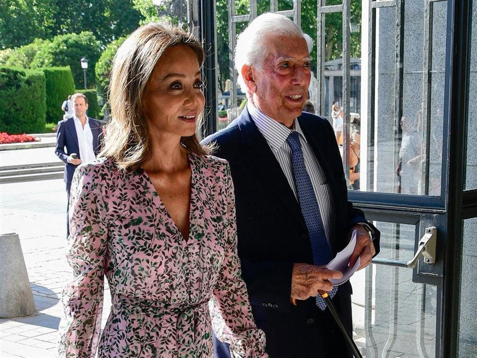 ISABEL PREYSLER Y MARIO VARGAS LLOSA REAPARECEN JUNTOS EN EL TEATRO REAL DE MADRID