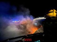 Controlado el incendio de una fábrica de productos químicos de La Llagosta (Barcelona)