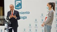 El alcalde de Málaga normaliza su agenda tras pasar la Covid y pide "no dar facilidades a la expansión" del virus