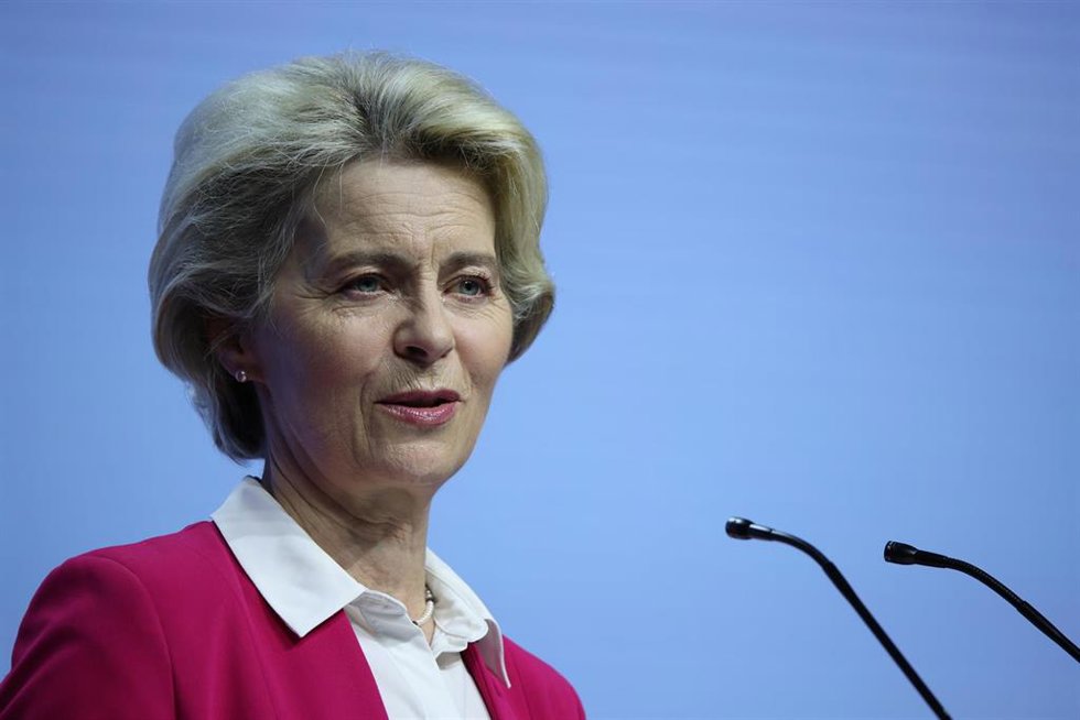 HANDOUT - 04 July 2022, Switzerland, Lugano: Ursula von der Leyen, President of the European Commission, delivers a speech at the International Ukraine Recovery Conference in Lugano. Photo: Christophe Licoppe/European Commission/dpa - ATTENTION: editori