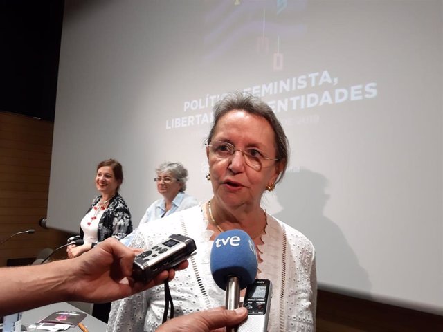 Archivo - La catedrática Amélia Valcárcel, en la inauguración de una edición pasada de la Escuela Feminista Rosario Acuña en Gijón.