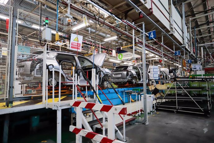 Archivo - Varios vehículos en la sede de Stellantis, el día que la vicepresidenta primera del Gobierno y ministra de Asuntos Económicos y Transformación Digital, ha visitado la fábrica, a 16 de septiembre de 2021, en Vigo, Pontevedra, Galicia (España). 