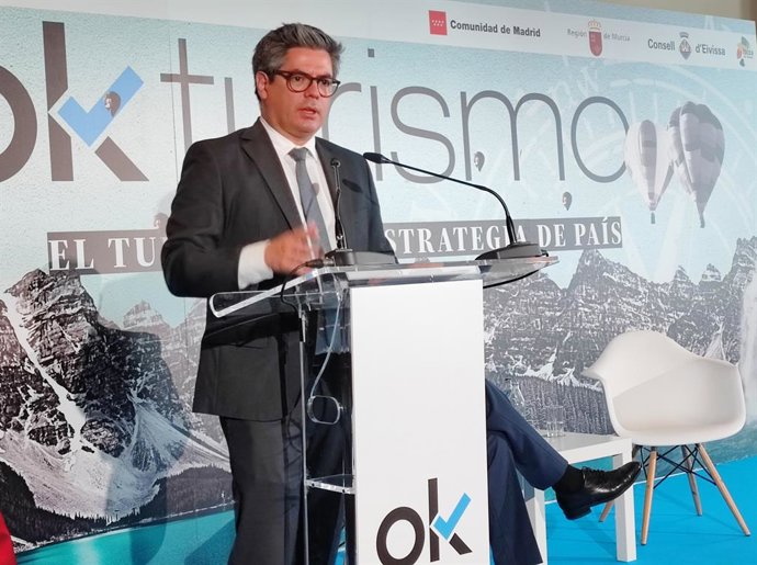 El viceconsejero de Cultura y Turismo de la Comunidad de Madrid, Daniel Martínez, en el foro El turismo de las II Jornadas de OKTurismo
