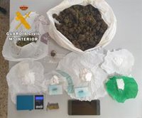 Detenido un joven al desmantelar un punto de venta de droga al menudeo en Cortijos Nuevos (Jaén)