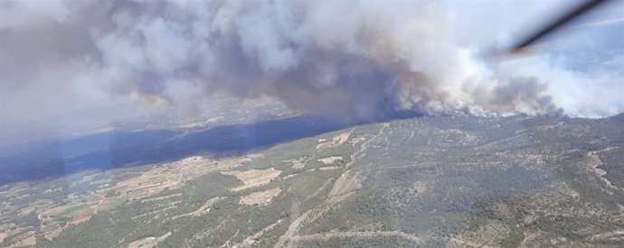 Imagen del incendio forestal de Venta del Moro (Valencia)