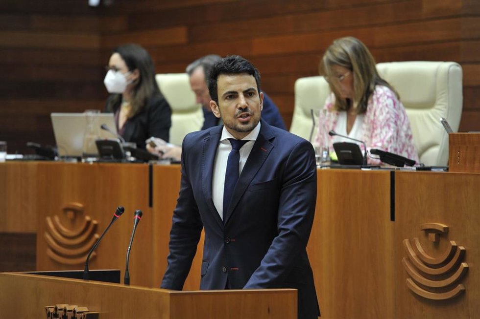 El portavoz de Cs, David Salazar, responde al discruso de Vara en el Debate sobre el Estado de la Región, en la Asamblea.