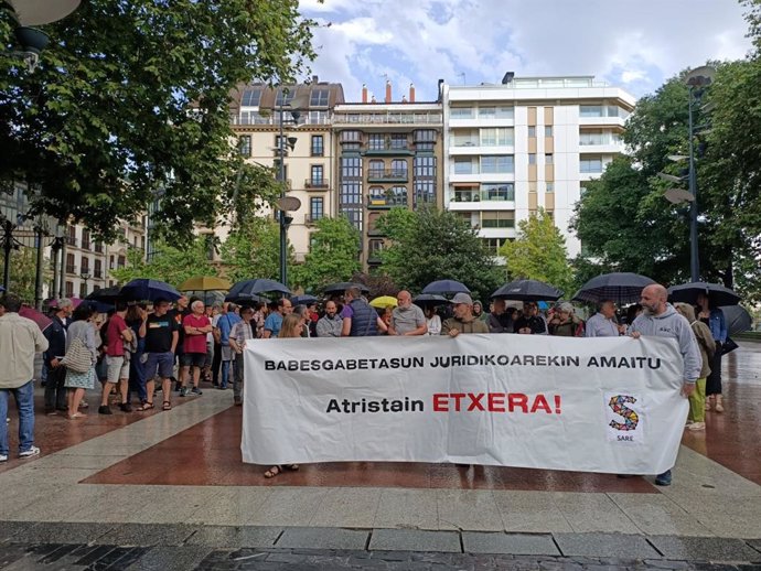 Archivo - Concentración de Sare en San Sebastián contra la detención de Xabier Atristain.