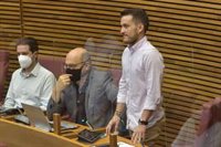 Ferran Barber toma posesión como diputado de Compromís en sustitución de Oltra