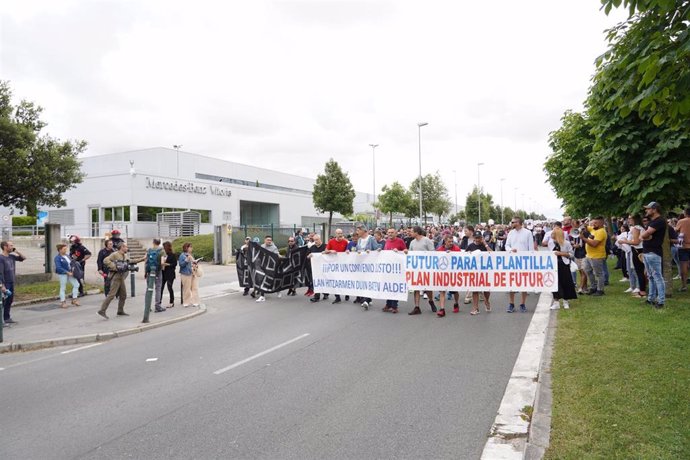 Trabajadores de Mercedes, en una manifestación en demanda de un nuevo convenio