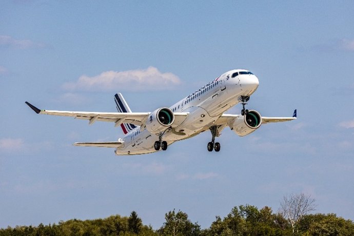 Air France continúa renovando su flota y recibe su décimo Airbus A220-300.