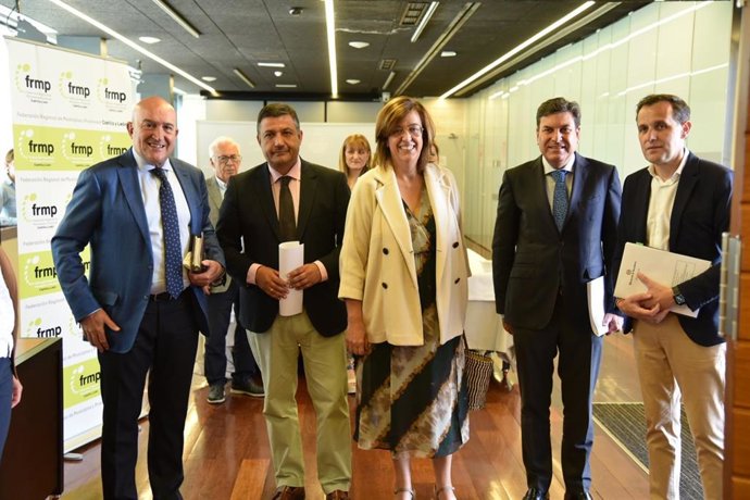 Carnero y Carriedo, junto a Armisén y Conrado Íscar en la sede de la FRMP.