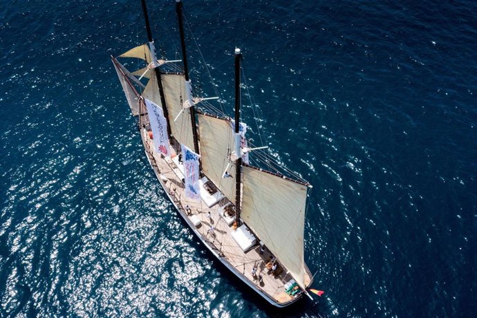 Salida de los grandes veleros de Valencia rumbo a Sevilla con motivo de la Ruta Xacobea Iacobus Maris.