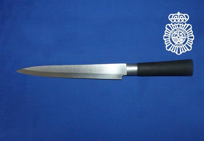 Cuchillol intervenido por los policías.