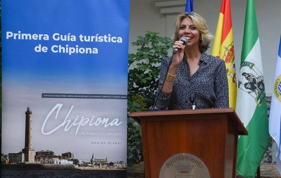 En esta segunda edición se recogen ya las fotos e información de la presentación del libro, con su autora Marina Bernal, que tuvo lugar el día 7 de Julio del año pasado en el Claustro del Monasterio de Regla.
