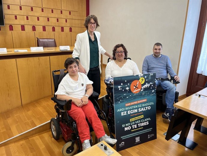 Presentación de la campaña 'Si no lo ves claro, no te tires'