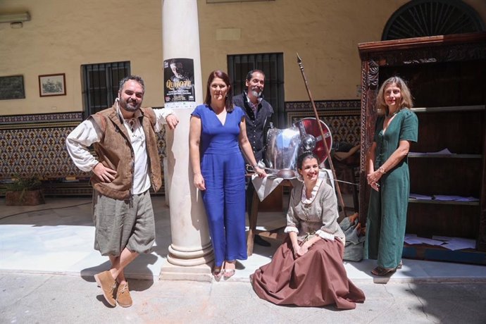 Presentación del estreno de 'Quijote' de Pata Teatro en el IES Vicente Espinel dentro del Ciclo Clásicos en Verano