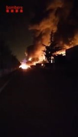 L'incendi d'una fbrica de productes químics de la Llagosta (Barcelona)