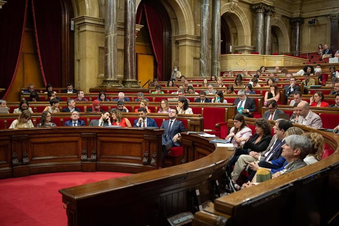 Vista general de un pleno del Parlament, a 6 de julio de 2022. 