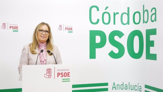 Archivo - La senadora del PSOE por Córdoba María Ángeles Luna en la sede de su partido.