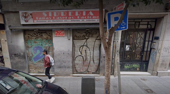 Dos pandilleros disparan sin éxito a un camarero en una sidrería de Chueca a plena luz del día