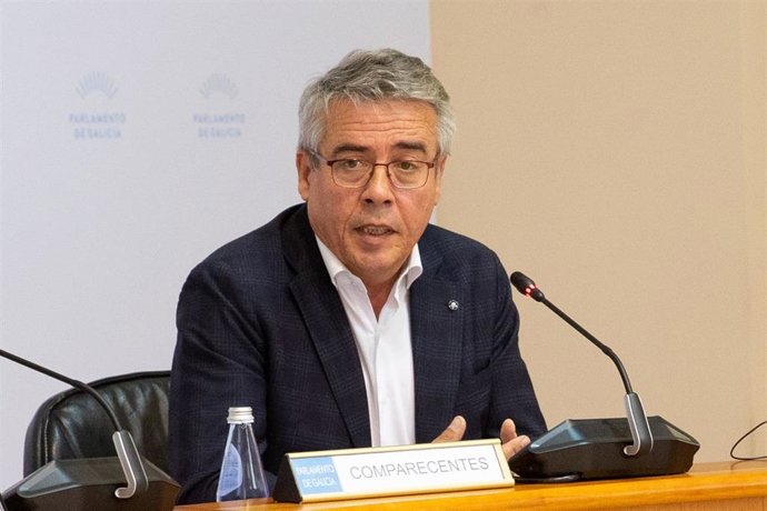 El director xeral de Defensa do Monte, Manuel Rodríguez, interviene en la Comisión de Agricultura del Parlamento de Galicia