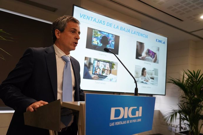 El director técnico de Digi Spain, Ismael Serrano, durante una rueda de prensa ofrecida por Digi Spain Telecom, en el Gran Hotel Domine, a 6 de julio de 2022, en Bilbao, Vizcaya, País Vasco (España). 