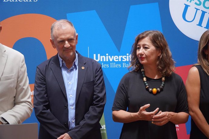 El rector de la UIB, Jaume Carot, y la presidenta del Govern, Francina Armengol.
