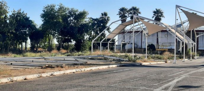 Estado de las carpas del recinto ferial.