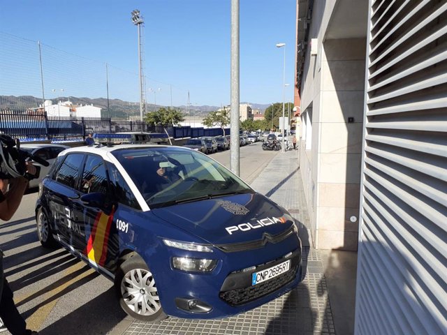 Archivo - Imagen de archivo del novio de Dana Leonte llegando a los juzgados de Vélez-Málaga conducido por PN