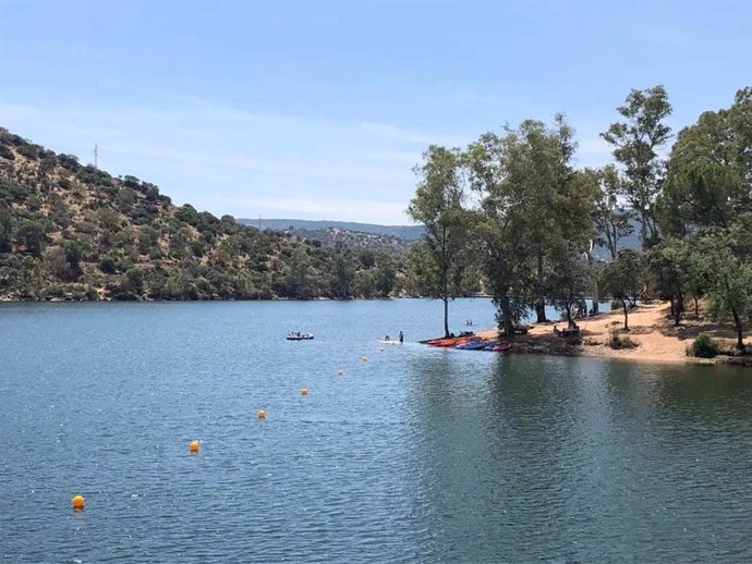 Playa del embalse del Encinarejo