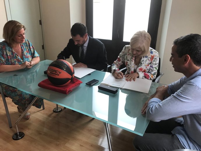 La Diputación de Barcelona y el Ayuntamiento de Badalona (Barcelona) han formalizado este miércoles un acuerdo por el cual la corporación destinará 1,5 millones de euros a instalaciones deportivas de la ciudad por la Copa del Rey de Baloncesto 2023.