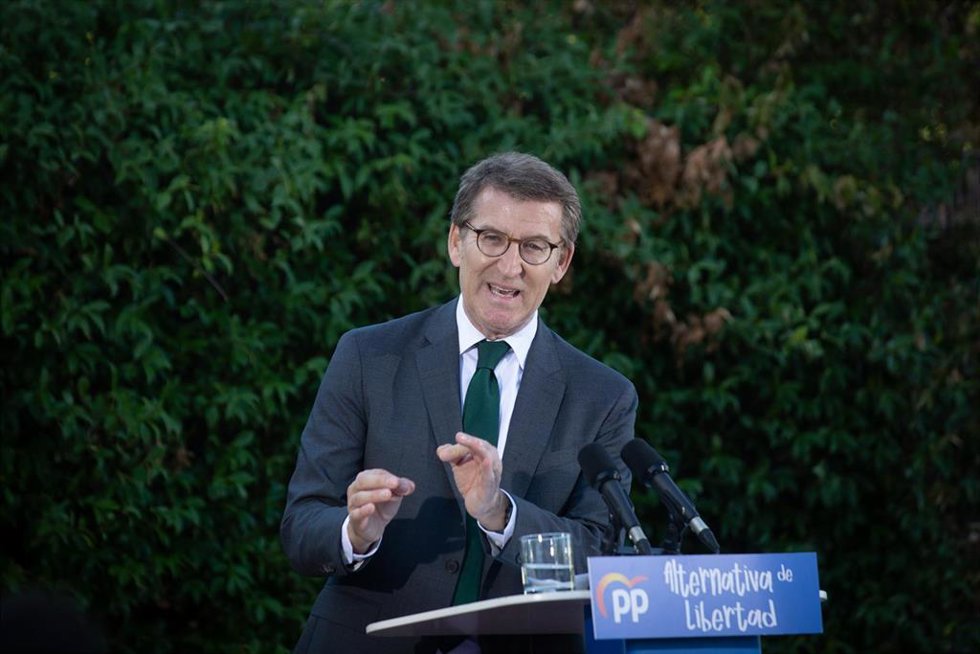 El presidente del PP, Alberto Núñez Feijóo, interviene durante la escuela de verano del PP de Cerdanyola del Valls, a 1 de julio de 2022, en Cerdanyola del Valls, Barcelona, Cataluña (España).