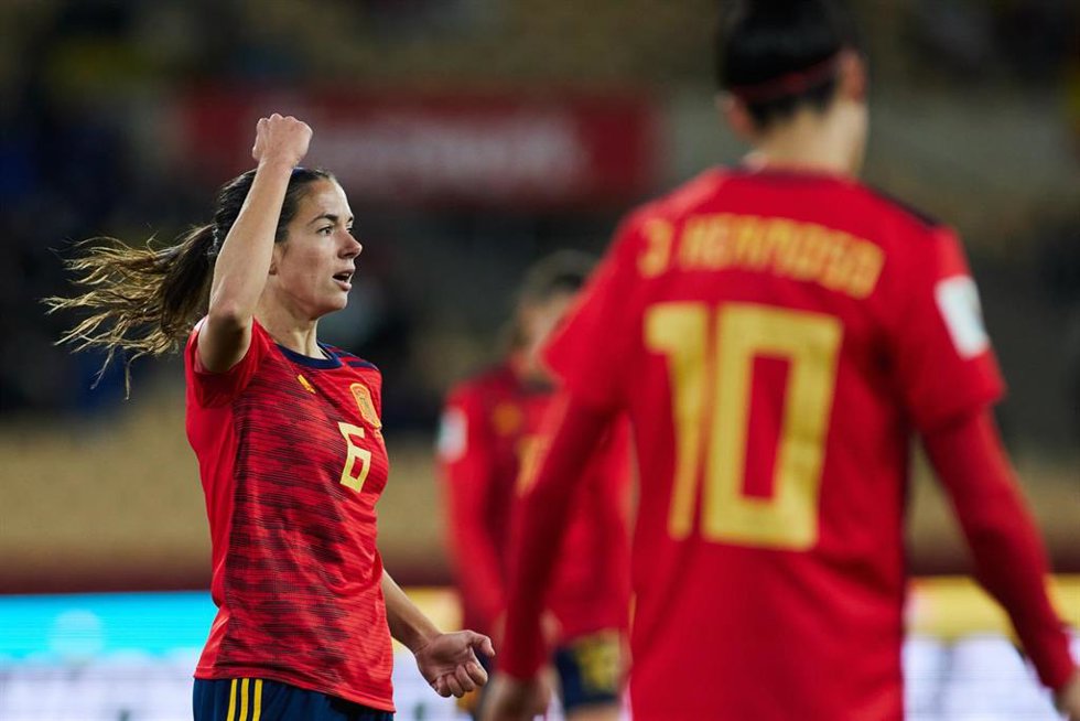 Archivo - Aitana Bonmatí celebra un gol con la selección española