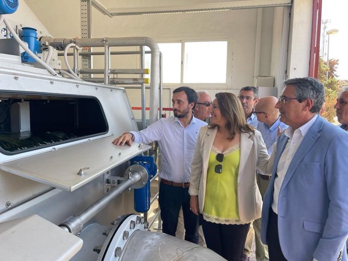 Crespo destaca que la Axarquía dispondrá de 19 hectómetros cúbicos de aguas regeneradas ante la sequía