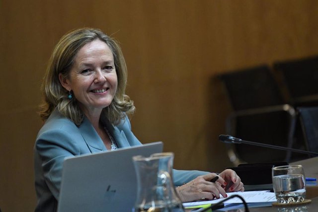 La vicepresidenta primera y ministra de Asuntos Económicos y Transformación Digital, Nadia Calviño, mantiene una reunión con agentes sociales, en la sede del Ministerio, a 6 de julio de 2022, en Madrid (España). El Gobierno tiene como objetivo abordar el 