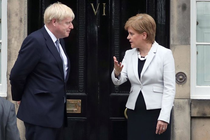 Archivo - Arxivo - El primer ministre del Regne Unit, Boris Johnson, juntament amb la ministra principal d'Esccia, Nicola Sturgeon