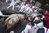 Cinco traslados por traumatismos y contusiones tras el primer encierro de Sanfermines
