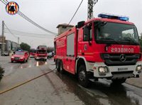 Declarado un incendio en una empresa de reciclaje de Alginet