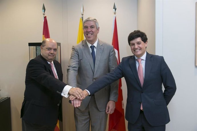 El presidente del Comité Ejecutivo de Ifema Madrid, José Vicente de los Mozos, ha firmado un acuerdo de colaboración con el principal operador ferial de Colombia, Corferias
