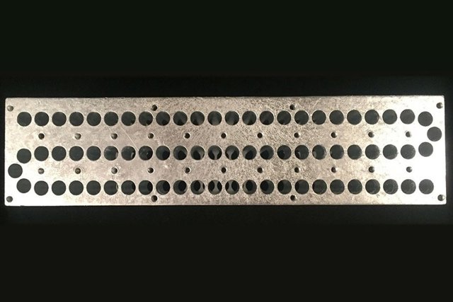 Un nuevo experimento de "flauta cuántica"  podría señalar el camino hacia una nueva tecnología cuántica. Los agujeros crean diferentes longitudes de onda, similares a las "notas" de una flauta, que pueden usarse para codificar información cuántica.