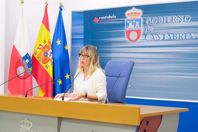 La consejera de Empleo y Políticas Sociales, Eugenia Gómez de Diego, informa, en rueda de prensa, de los acuerdos de Consejo de Gobierno
