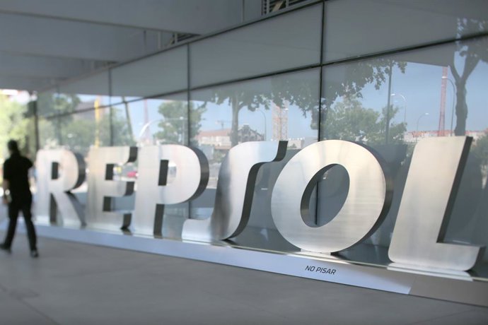 Archivo - La sede nacional de Repsol, a 8 de julio de 2021, en Madrid (España). 