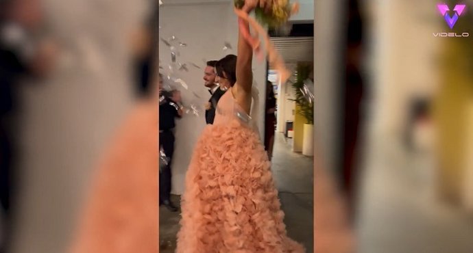 El matrimonio de esta pareja pilla por sorpresa a los invitados al cumpleaños de ella
