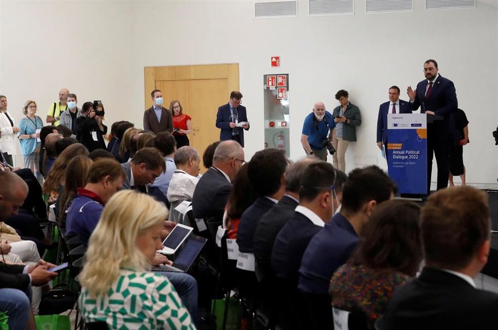Adrián Barbón durante la inaguración de las jornadas europeas celebradas en Oviedo.