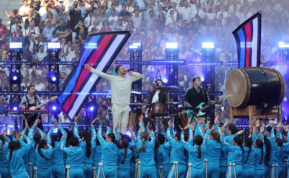 Archivo - Imagine Dragons en su actuación en la previa de la final de la Champions League 2019